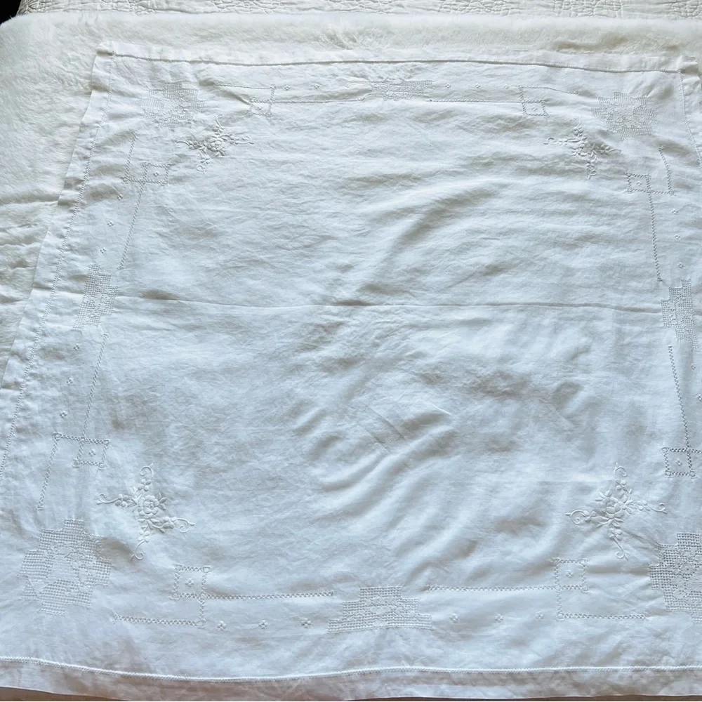 35”x35” Vintage Linen Tablecloth, Centerpiece, Table Topper.